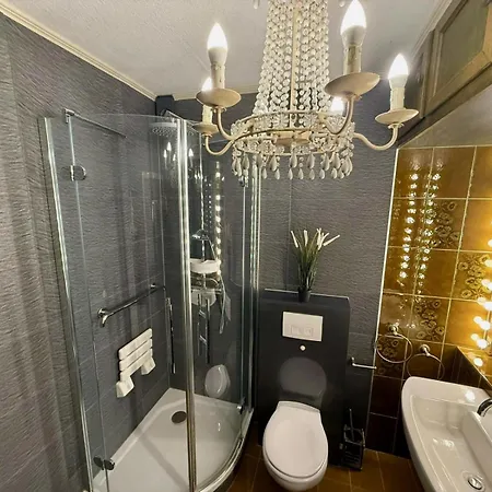 아파트 Geraeumiges Monteurapartment Rheinpreussenstrasse 30 뒤스부르크
